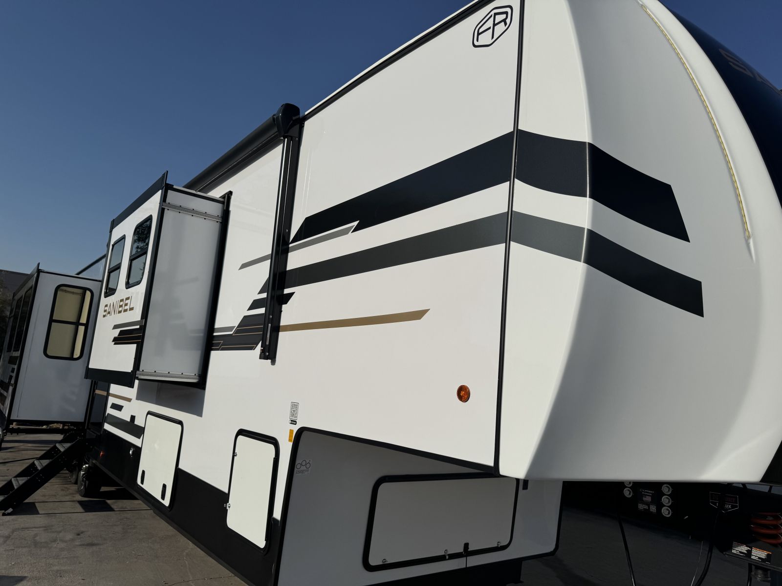 New 2026 Forest River Sanibel 38LAUNDRY - Freedom RV