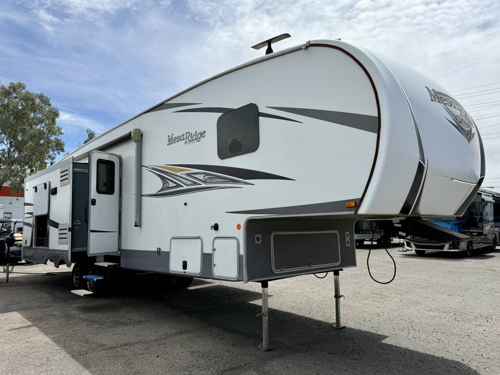 USED 2019 Highland Ridge Mesa Ridge Limited 335MBH - Freedom RV