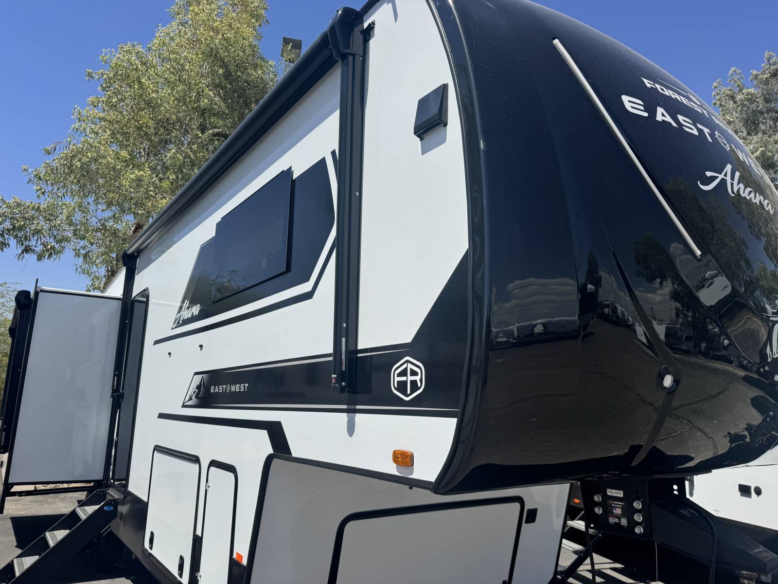 New 2026 East to West Ahara 297MK - Freedom RV