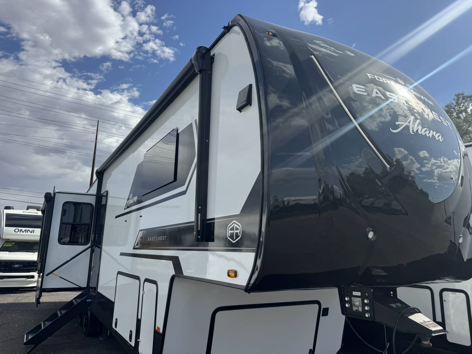 New 2026 East to West Ahara 365RL - Freedom RV