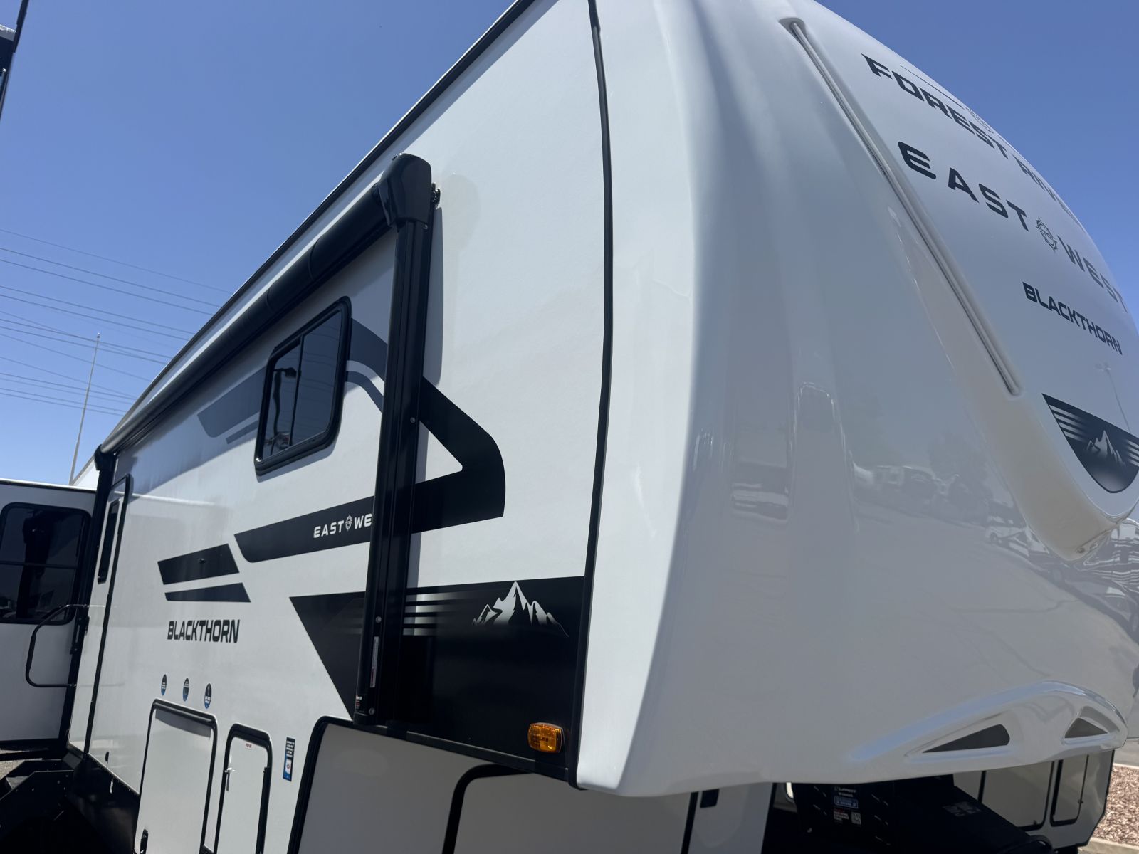 New 2026 East to West Blackthorn 3750LK - Freedom RV