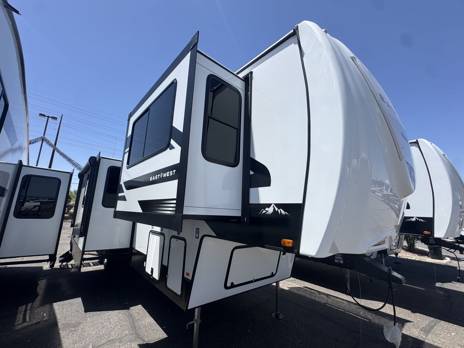 New 2026 East to West Blackthorn 3865FLR - Freedom RV
