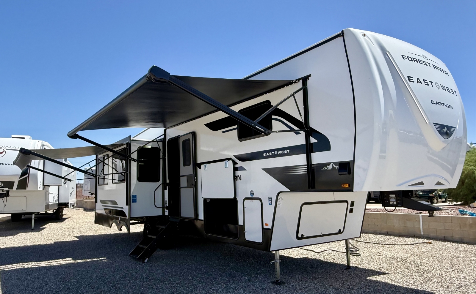New 2026 East to West Blackthorn 2990MK - Freedom RV