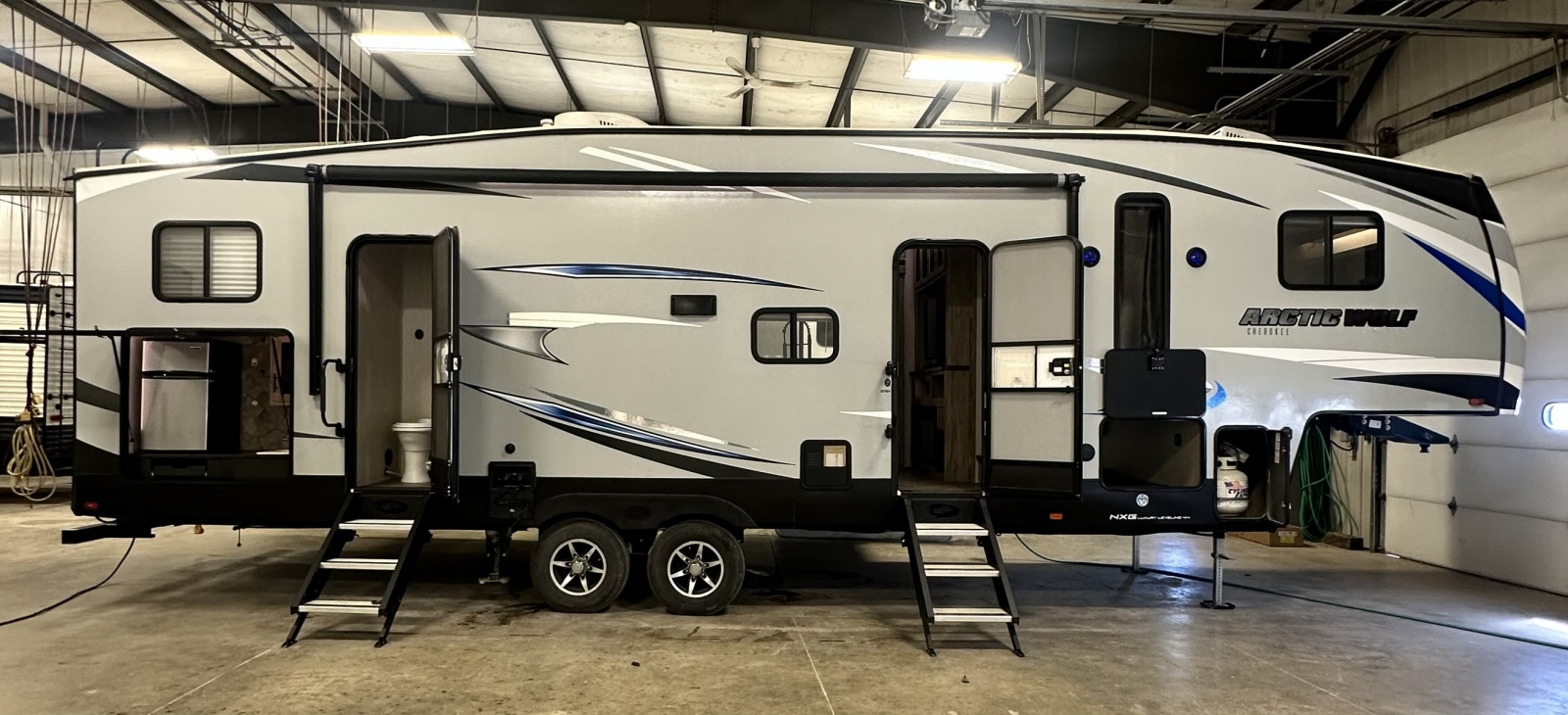 2020 Forest River Arctic Wolf 321BH - Good Life RV
