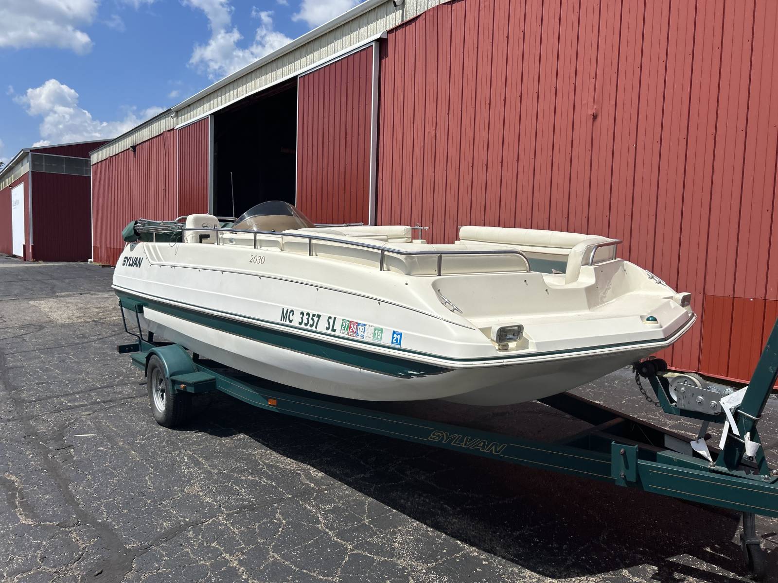 1999 Sylvan 2030 SPACE SHIP - Gull Lake Marine