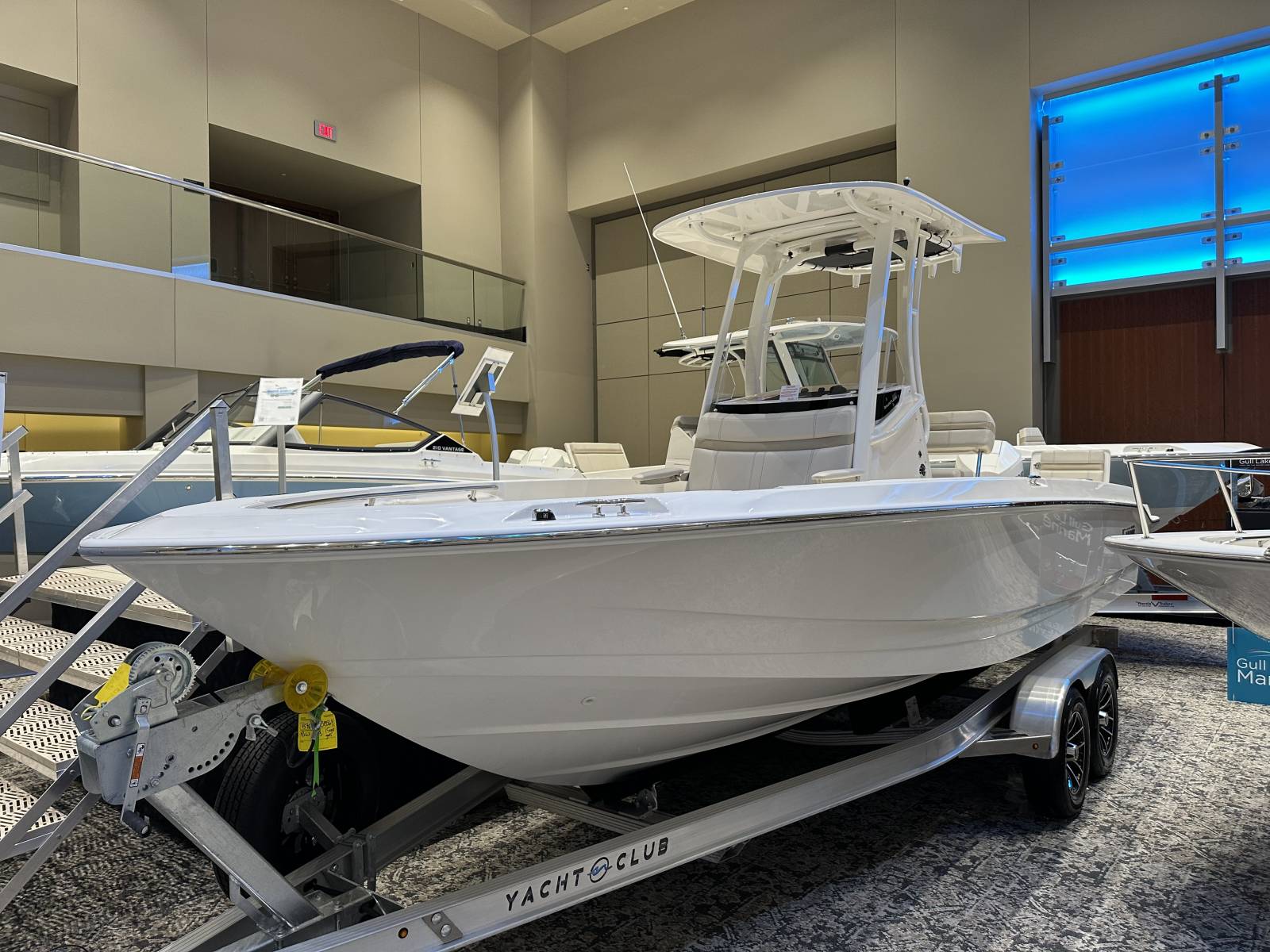 2026 Boston Whaler 220 DAUNTLESS - Gull Lake Marine