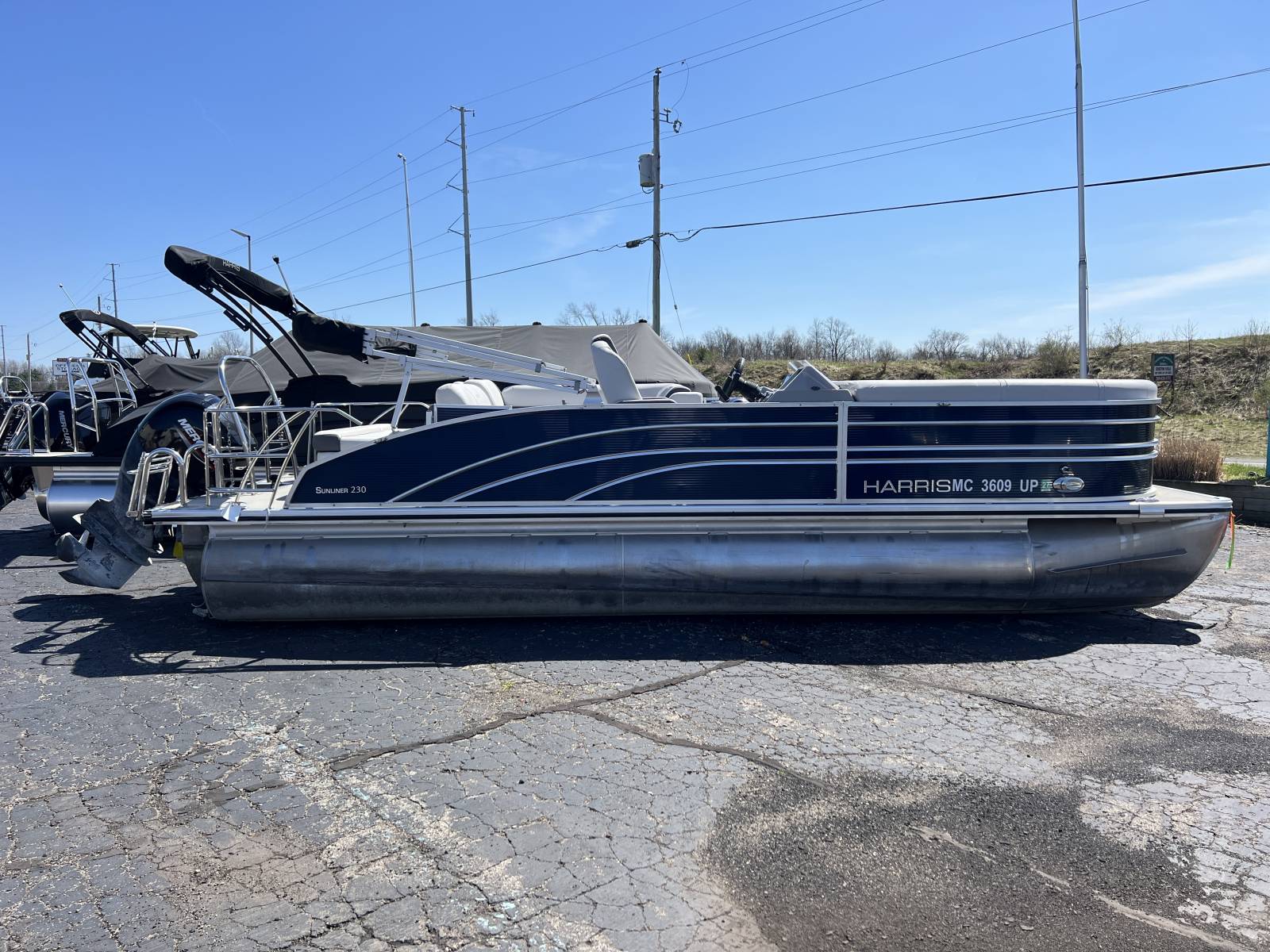 2021 Harris SUNLINER 230 SL - Gull Lake Marine