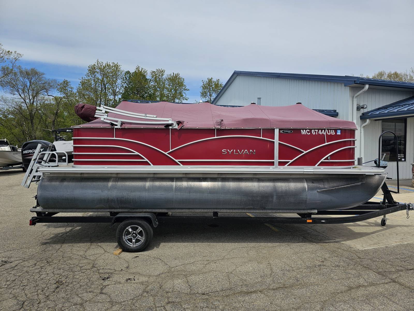 2017 Sylvan 8520 CR - Gull Lake Marine