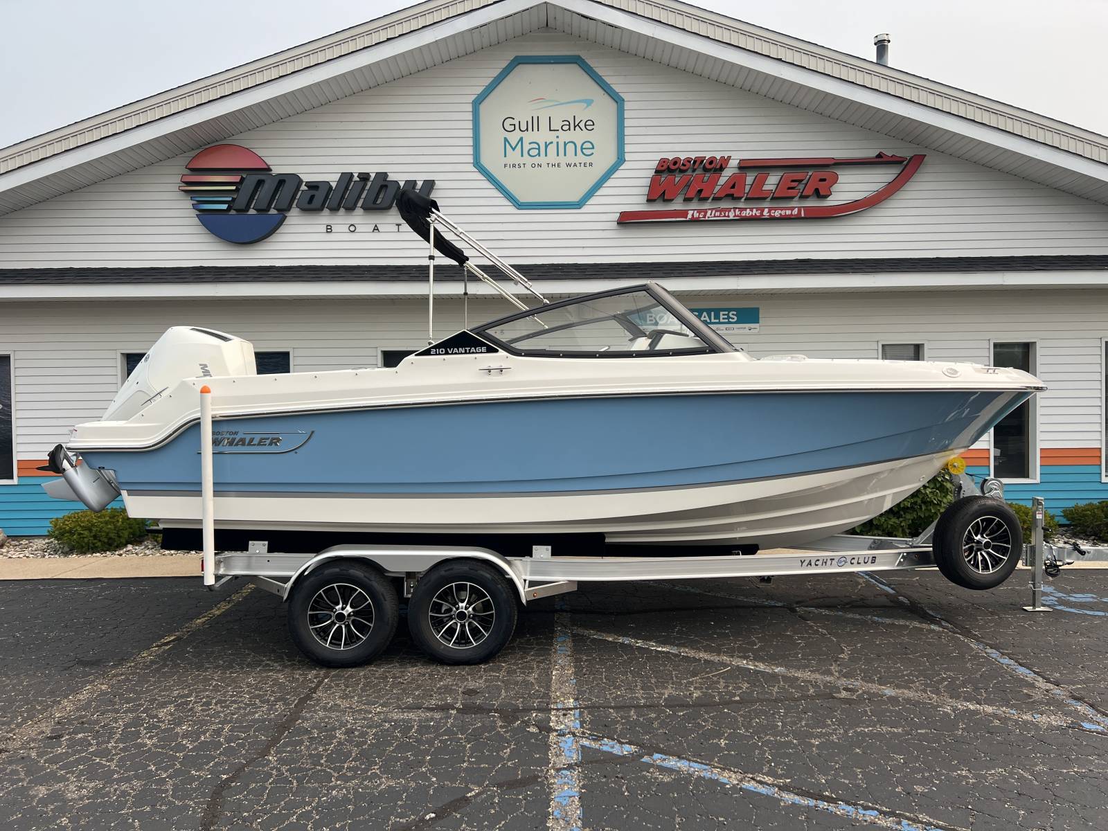 2026 Boston Whaler 210 VANTAGE - Gull Lake Marine