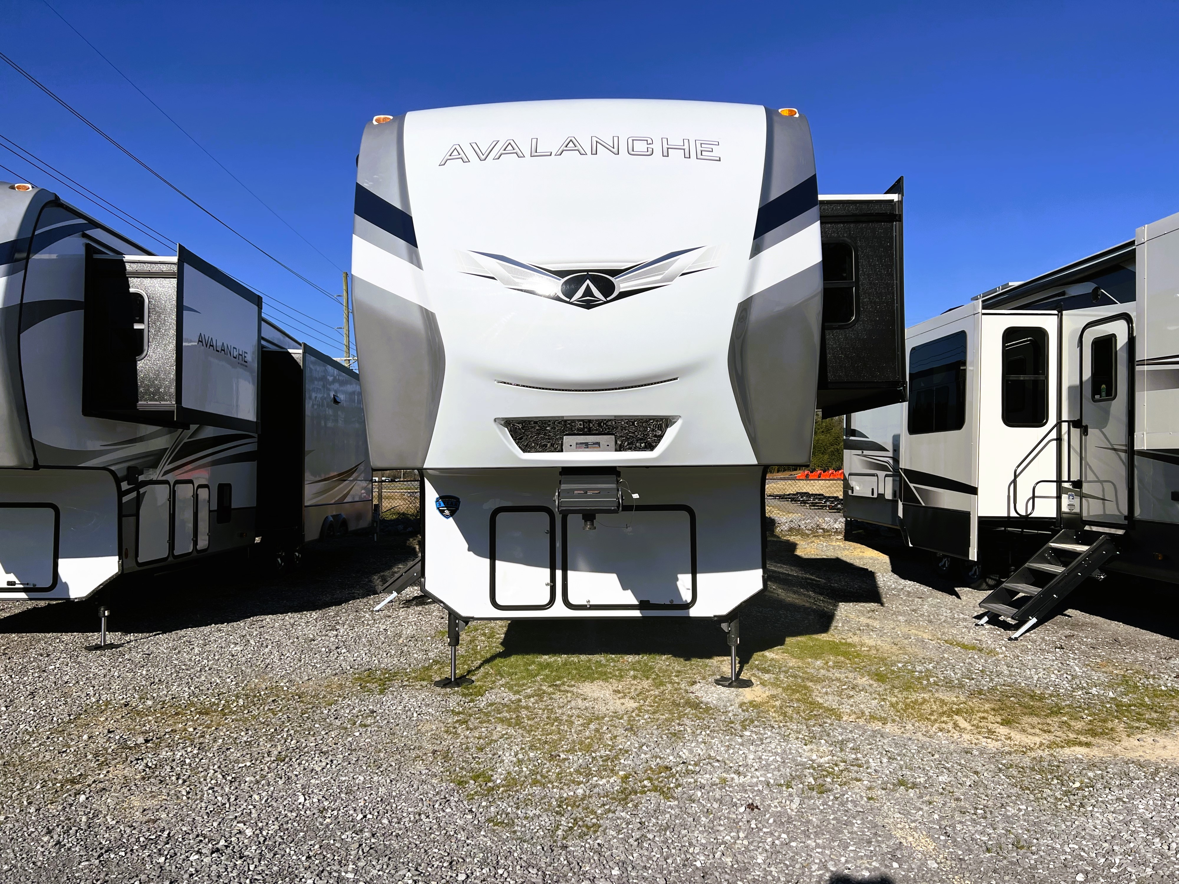 Image of 2023 KEYSTONE RV AVALANCHE 338 GK