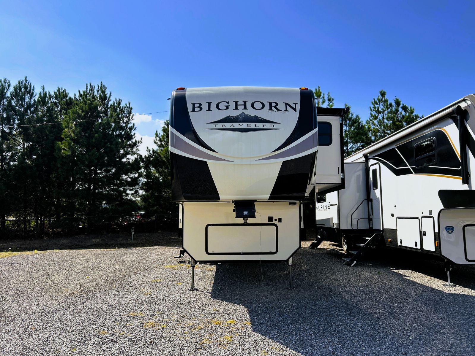 Image of 2018 HEARTLAND RV BIG HORN TRAVELER 39 MB