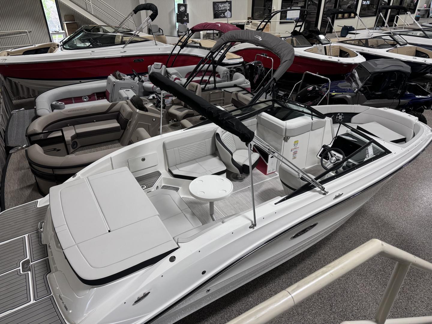 NEW 2024 Sea Ray SPX 230 - Hutchinson's Boat Works