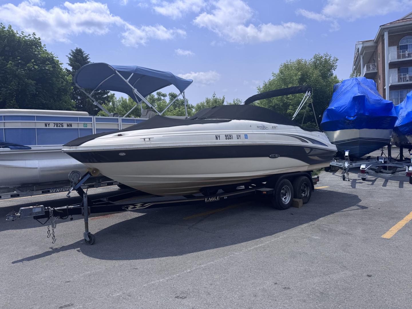 USED 2003 Sea Ray 220 Sundeck - Hutchinson's Boat Works