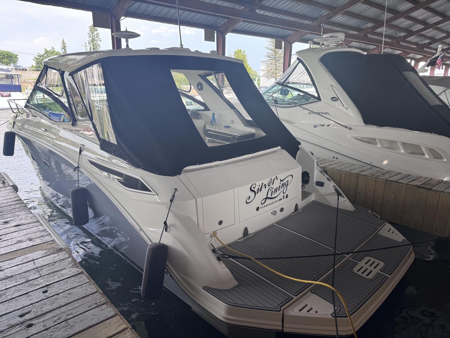 USED 2020 Sea Ray 320 Sundancer - Hutchinson's Boat Works