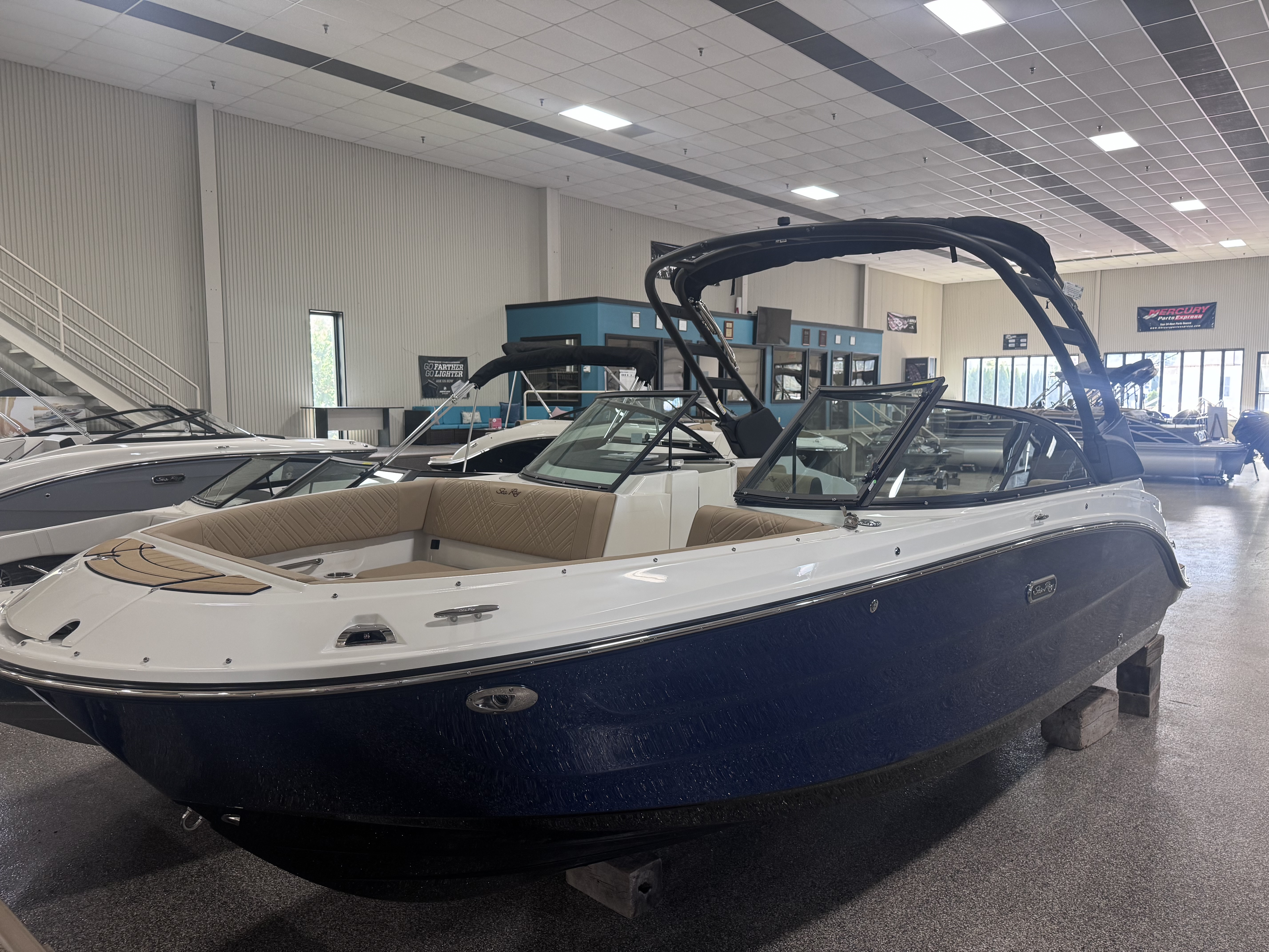 NEW 2027 Sea Ray 230 SDO - Hutchinson's Boat Works