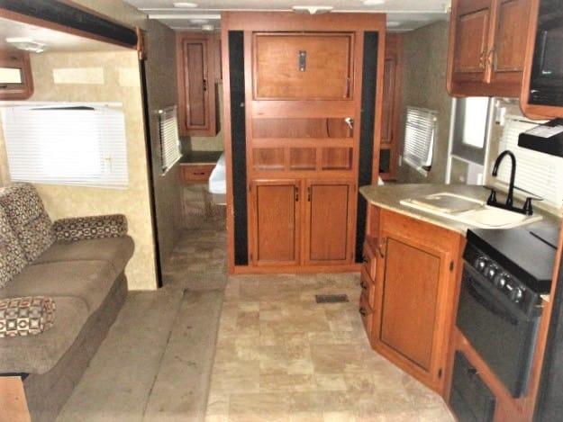 USED 2011 COACHMAN CATALINA 32BHDS - Jack's Campers