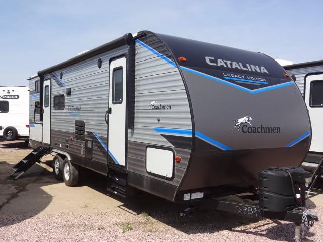 NEW 2022 COACHMEN CATALINA LEGACY 263BHSCKLE - Jack's Campers