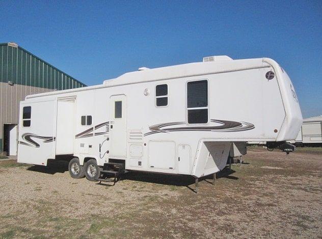 USED 2005 PETERSON INDUSTRIES EXCEL L33RDO - Jack's Campers