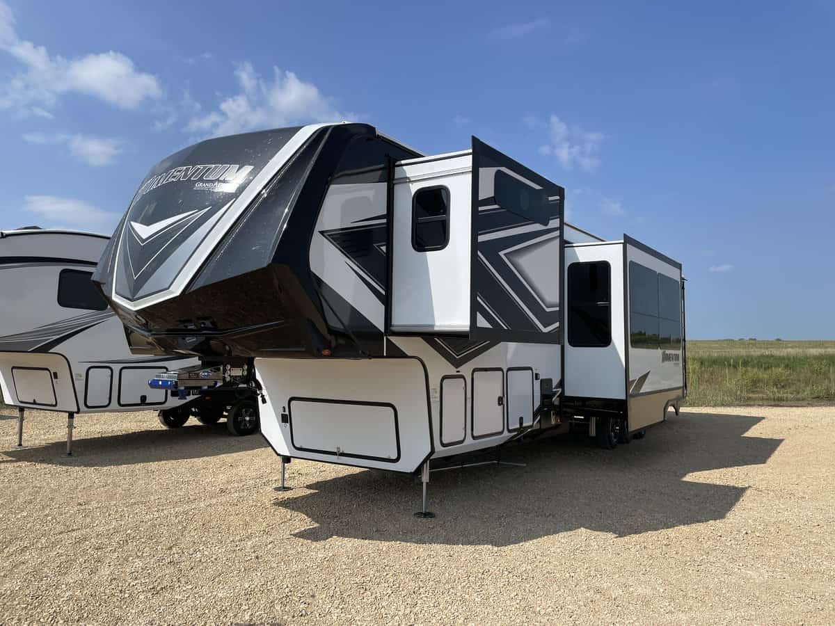 NEW 2024 Grand Design Momentum 410TH Lake Crystal, MN