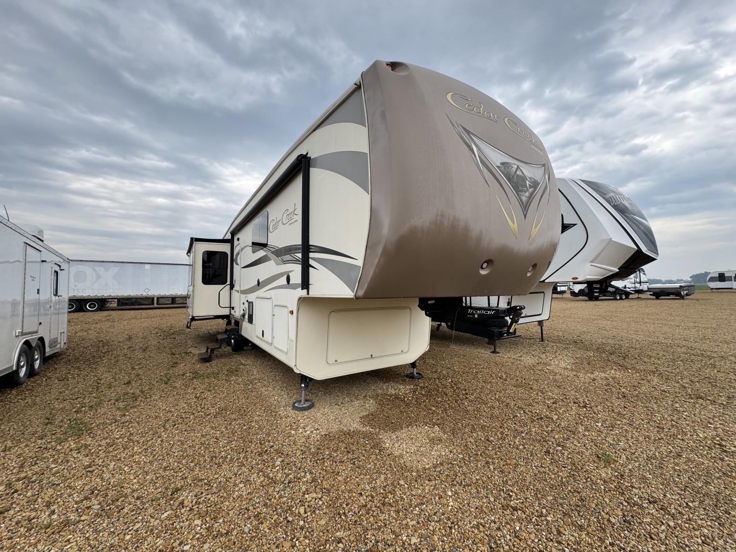 USED 2015 Cedar Creek Hathaway 38FB2 - Kroubetz Lakeside Campers
