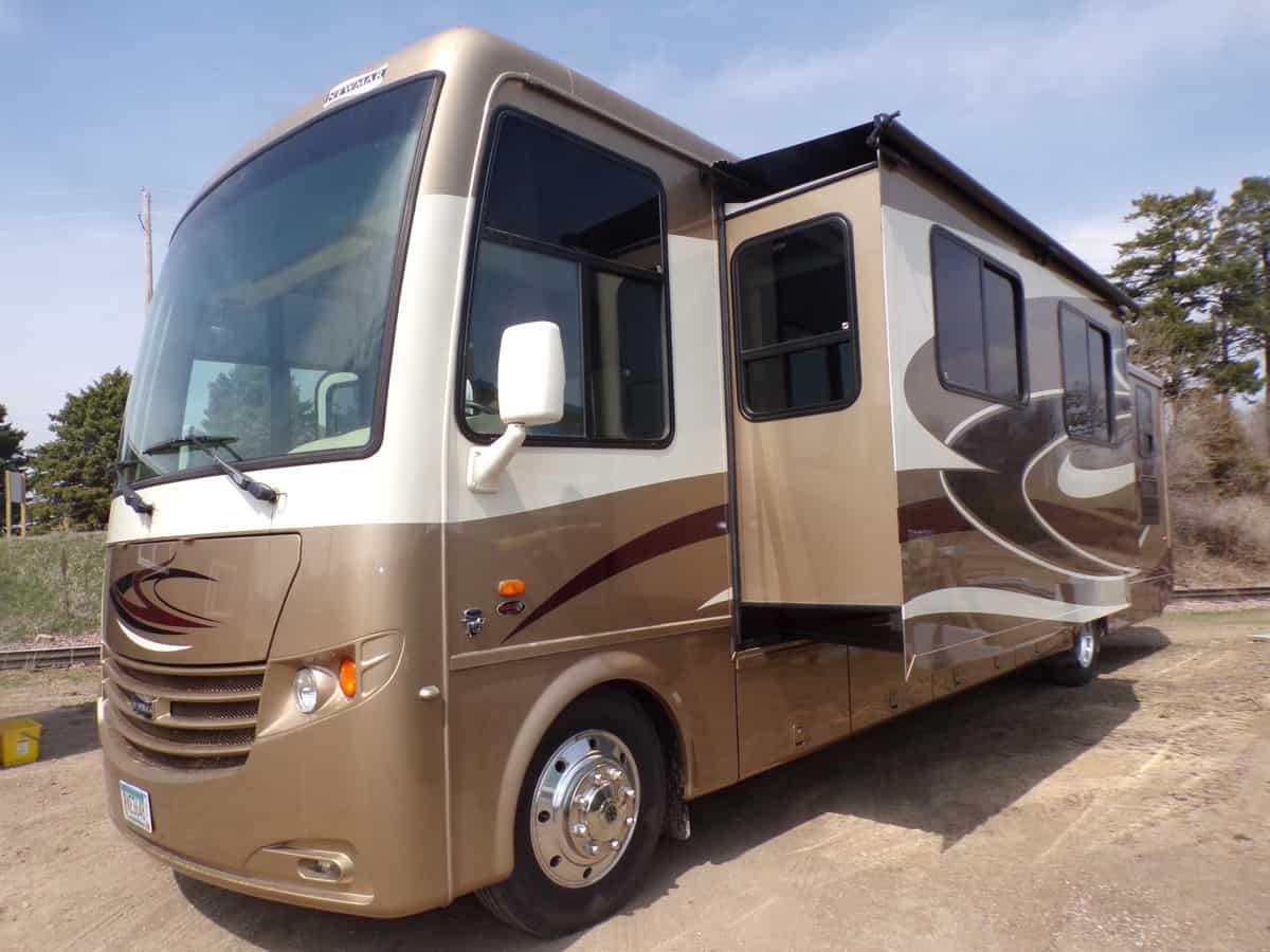 USED 2013 Newmar Corp. Canyon Star Toy Hauler 3920 - Kroubetz Lakeside Campers