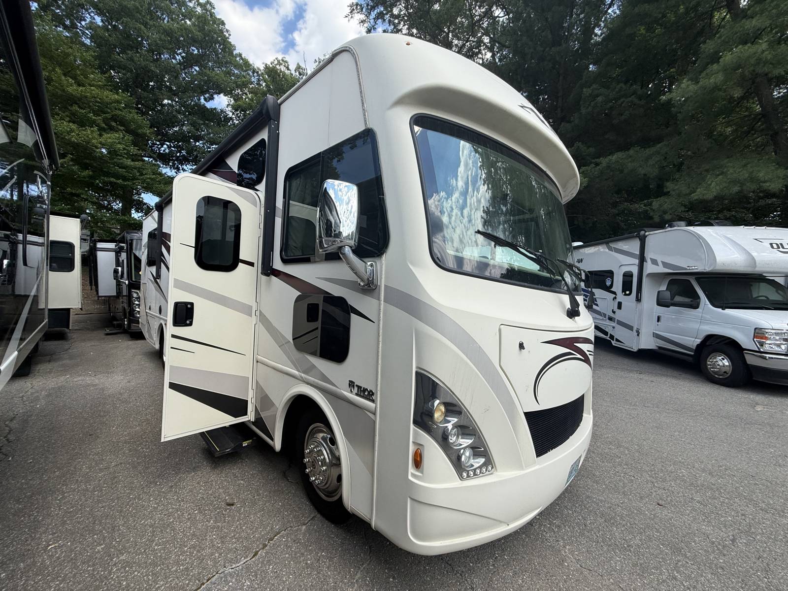 USED 2018 Thor Motor Coach A.C.E. 30.4