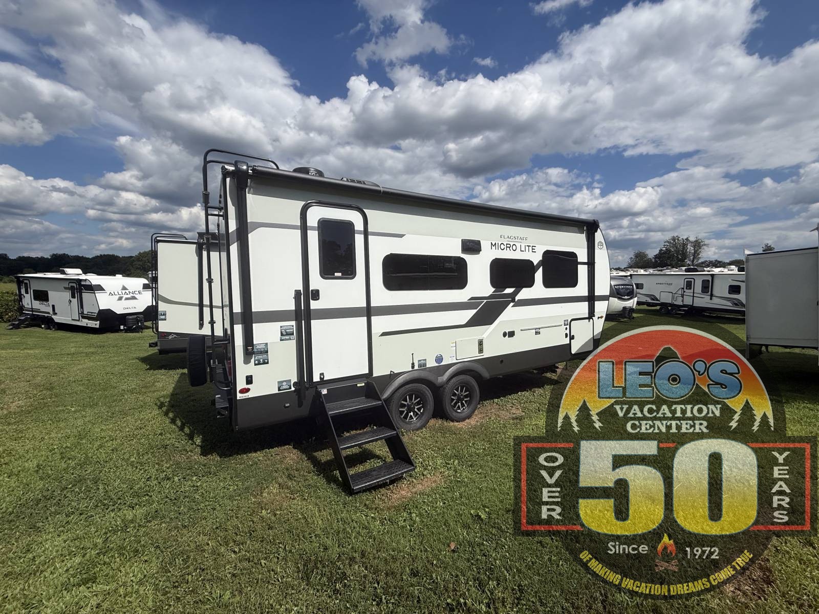 NEW 2027 Forest River FLAGSTAFF MICRO LITE 22FBS - Leo's Vacation Center