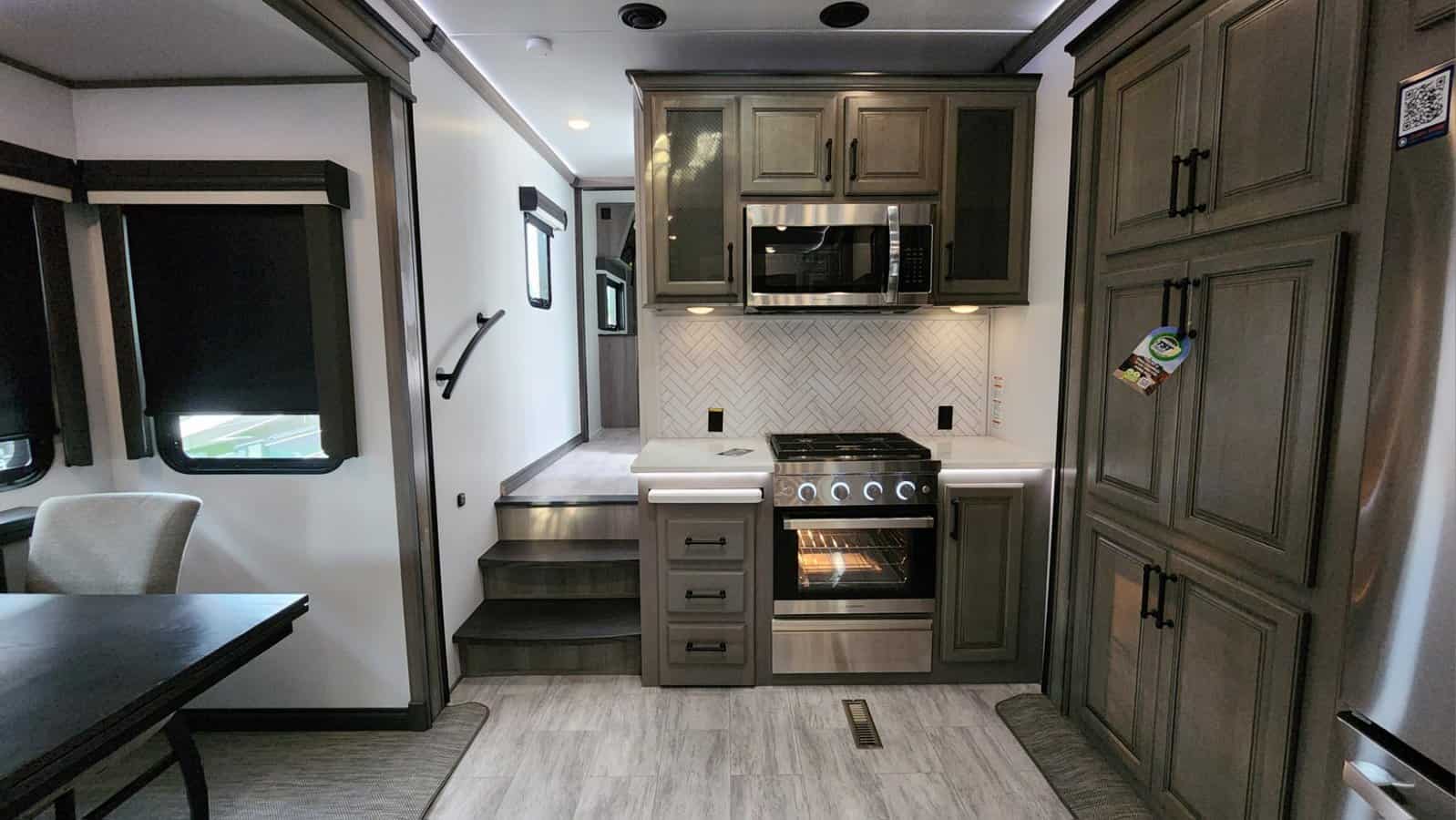 NEW 2024 Keystone Montana 3941FO St. Louis, MO