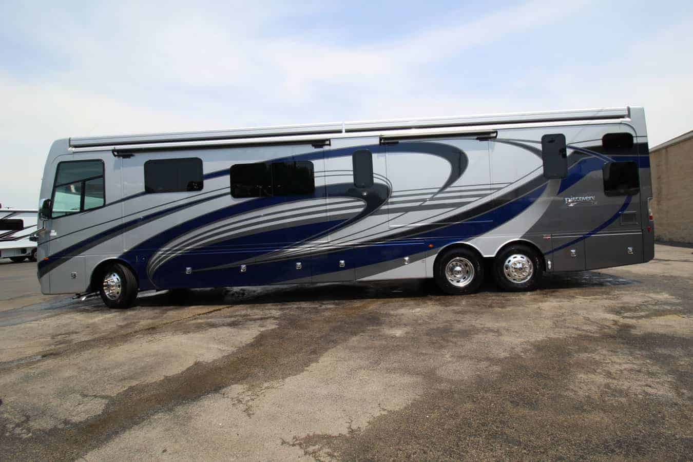 NEW 2024 Fleetwood Discovery LXE 44B St. Louis, MO