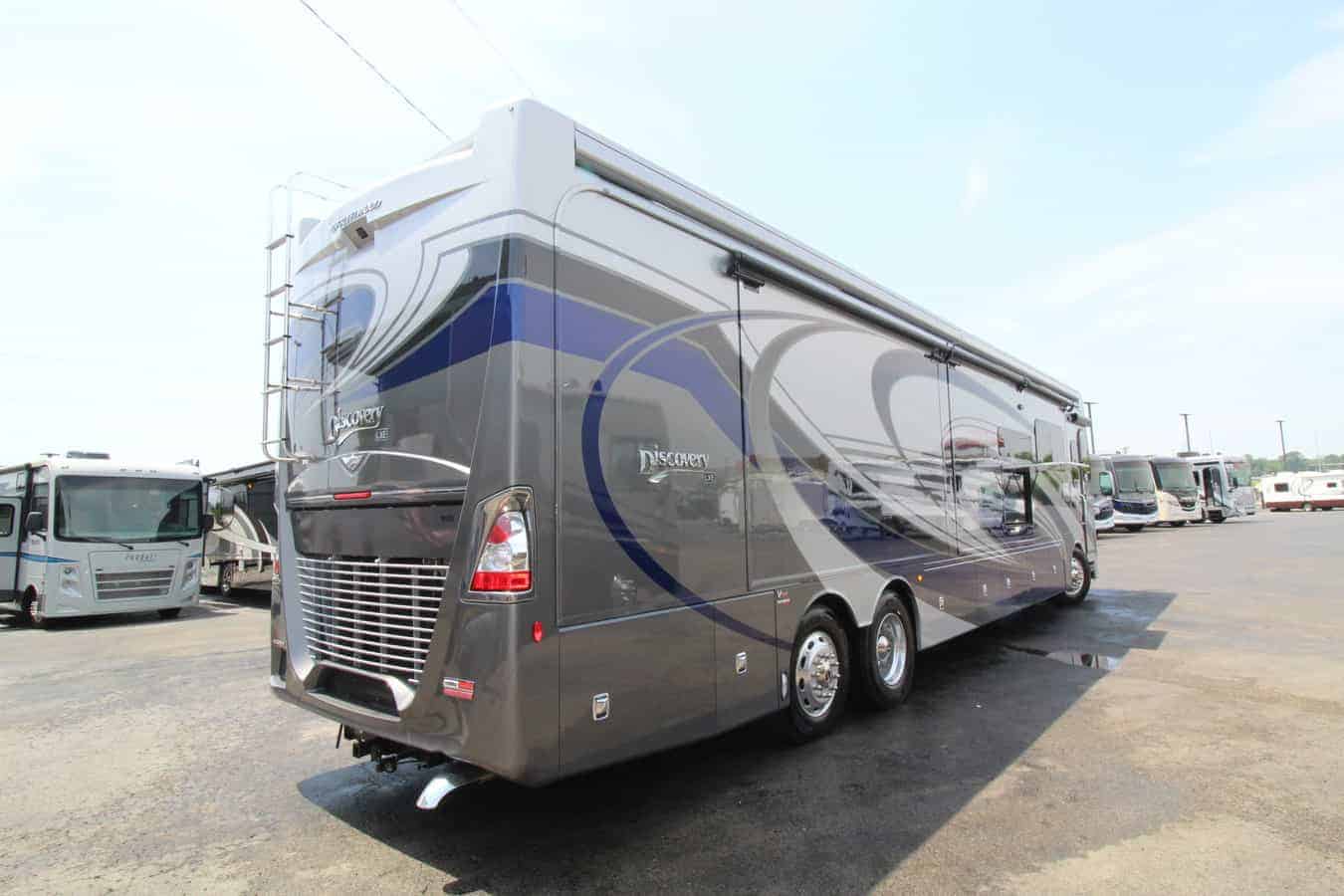 NEW 2024 Fleetwood Discovery LXE 44B St. Louis, MO