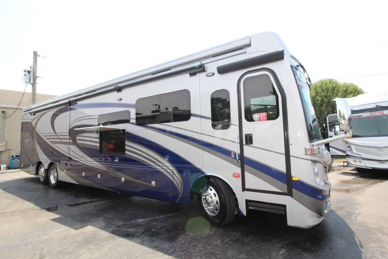 NEW 2024 Fleetwood Discovery LXE 44B St. Louis, MO