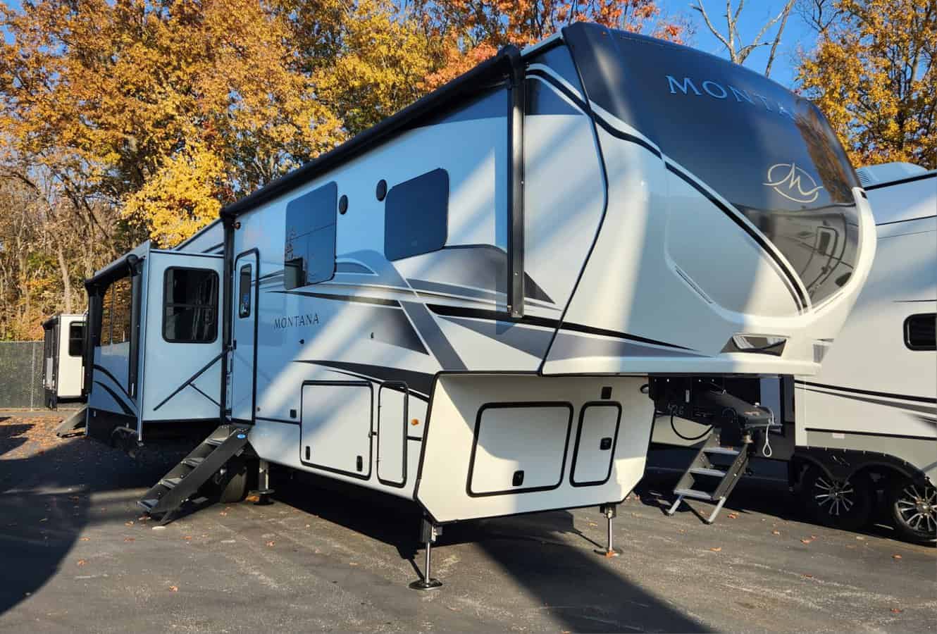 NEW 2024 Keystone Montana 3231CK St. Louis, MO