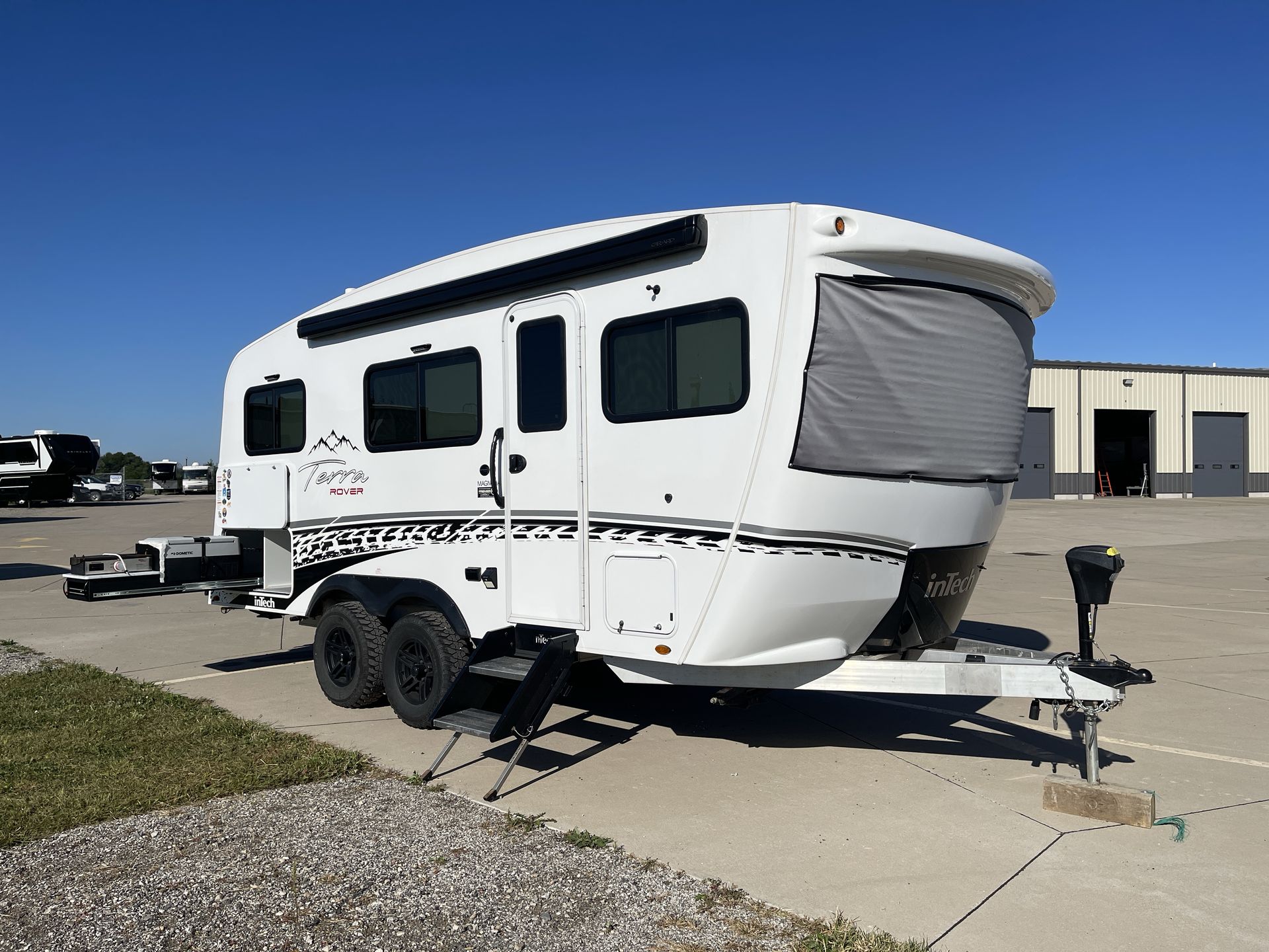 INTERCONTINENTAL EXPRESS トレーラー A-1 約８６cm InTech RV | RVs for Sale | Lightweight Adventure Campers | Premier