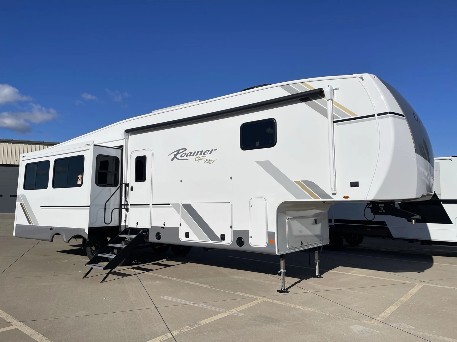 2026 HIGHLAND RIDGE RV ROAMER 32RLTS - Premier RV