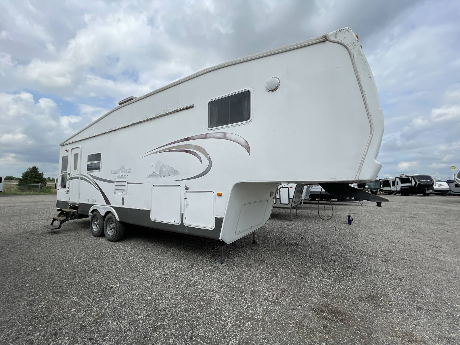 2004 Forest River CEDAR CREEK SILVERBACK 29LRLBS