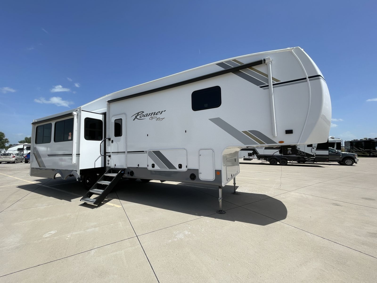 2027 Highland Ridge RV ROAMER 32RLTS