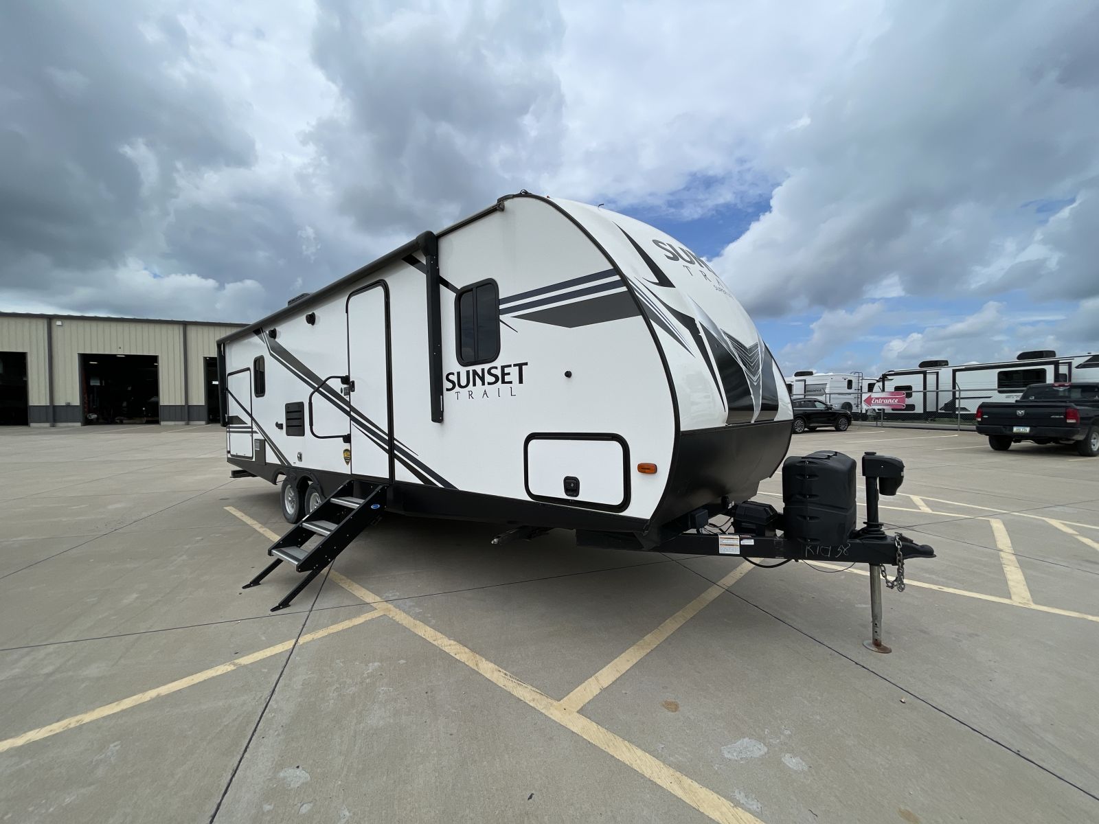 SOLD 2020 CrossRoads Zinger Lite ZR211RD | Premier RV | Blue Grass