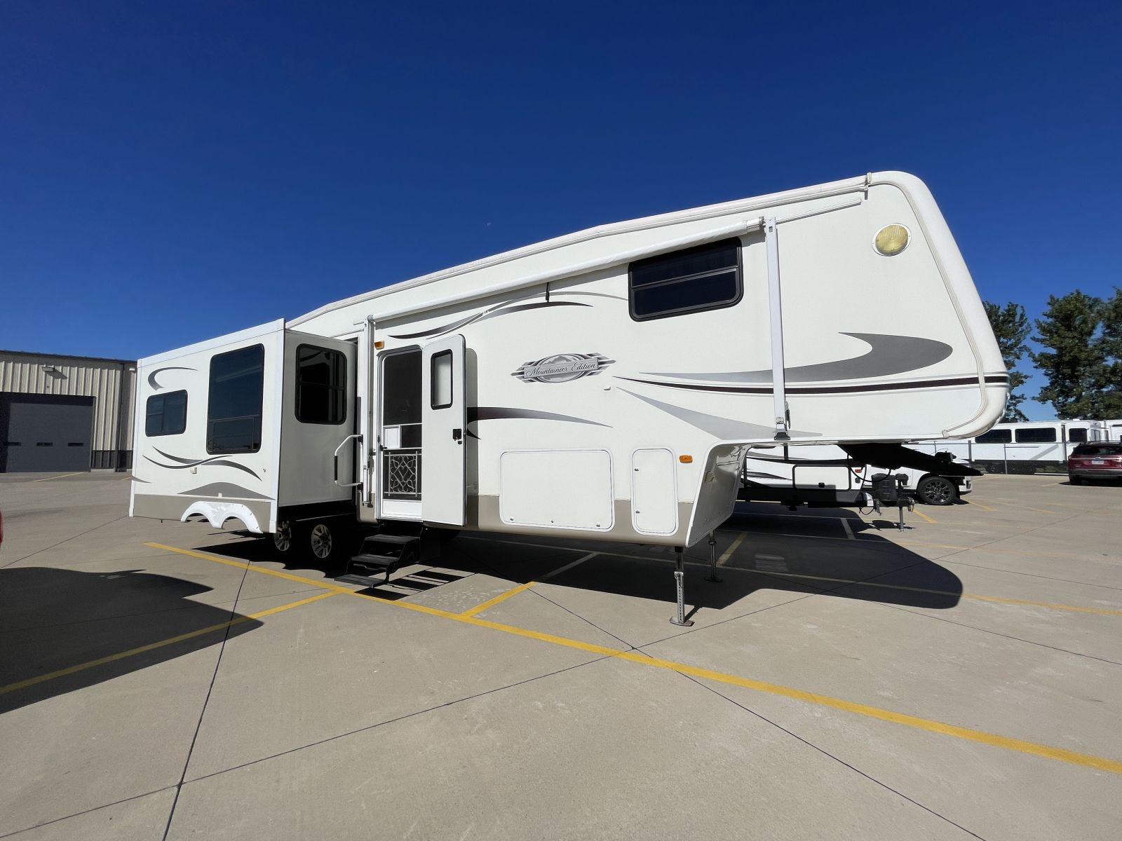 2007 Keystone MONTANA MOUNTAINEER 344RET - Premier RV