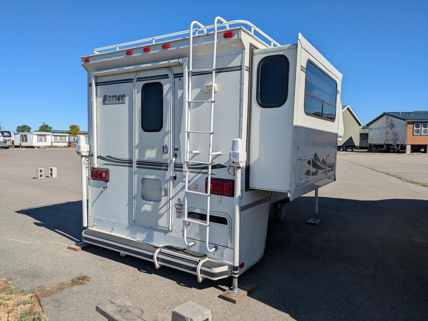 USED 2001 LANCE 1061 - Rangitsch Brothers RV