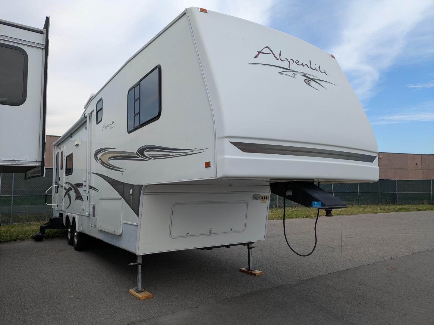 USED 2005 Western Rv APLENLITE 32RL - Rangitsch Brothers RV