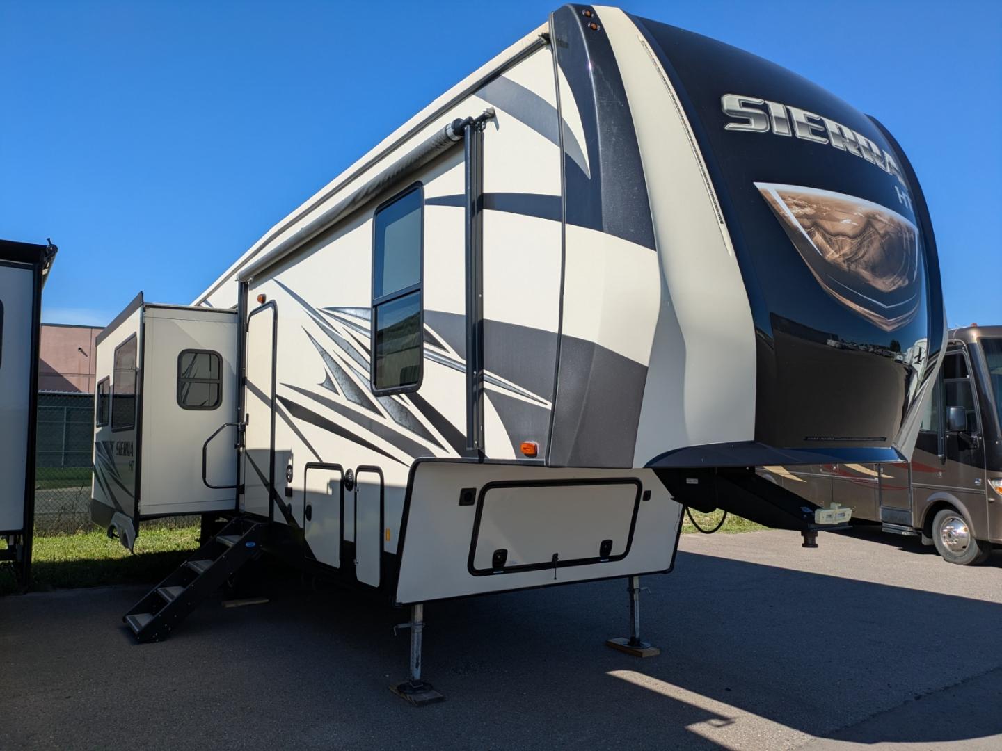 USED 2019 SIERRA 2950TRIK - Rangitsch Brothers RV