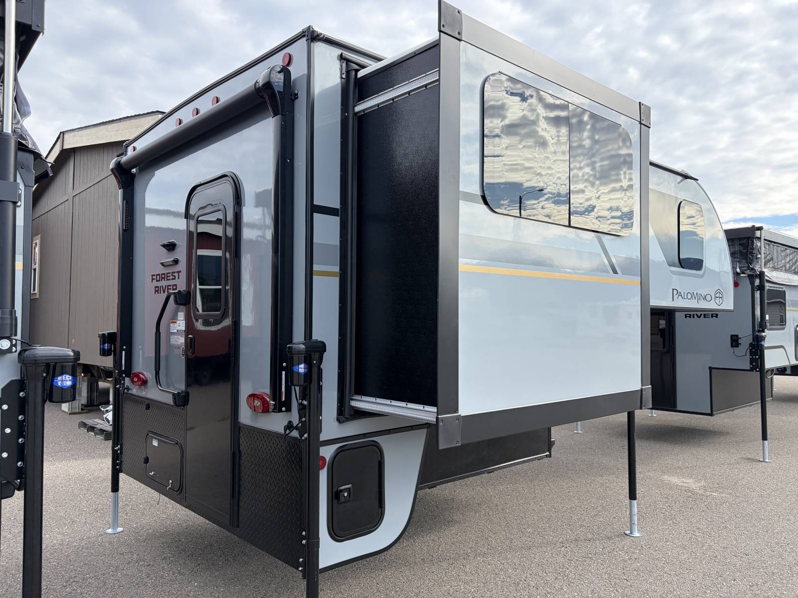 NEW 2027 Palomino HARDSIDE HRHS-2902 - Rangitsch Brothers RV