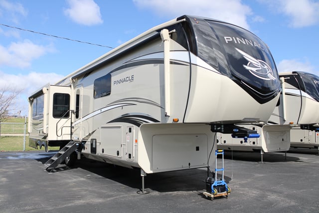 NEW 2022 Jayco PINNACLE 36FBTS - Rick's RV Center