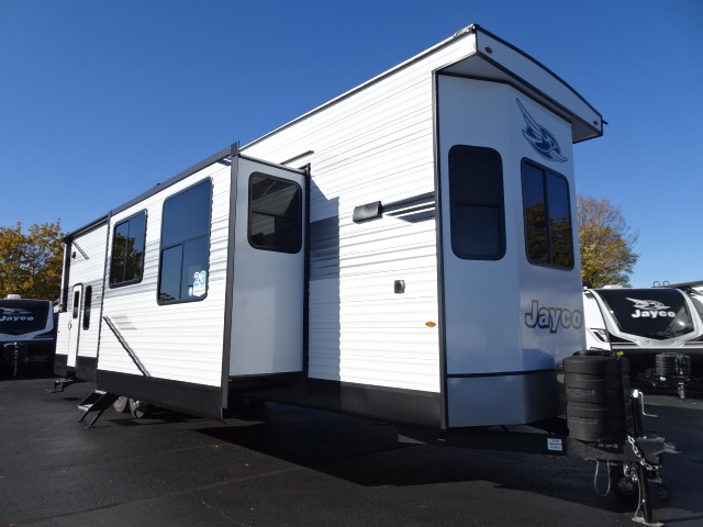 New 2026 Jayco Jay Flight Bungalow 404LOFT - Rick's RV Center