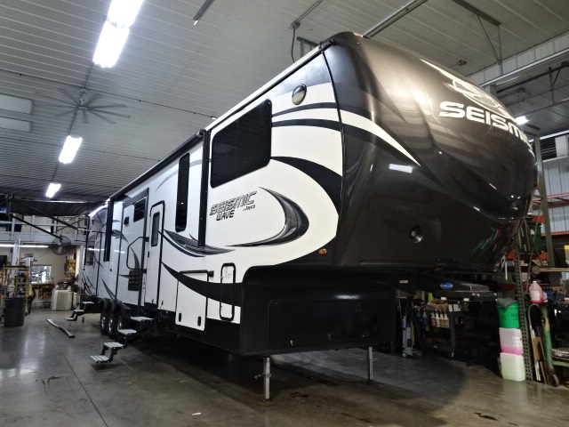 Used 2017 Jayco SEISMIC WAVE 412W - Rick's RV Center