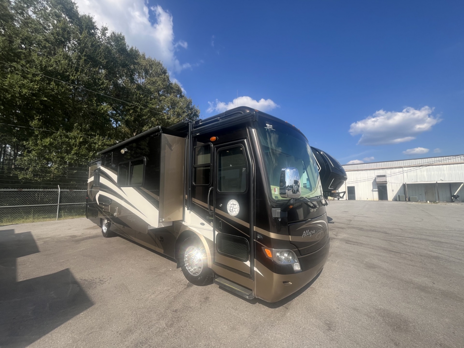 2014 Tiffin Allegro Breeze 32BR - RV Connections