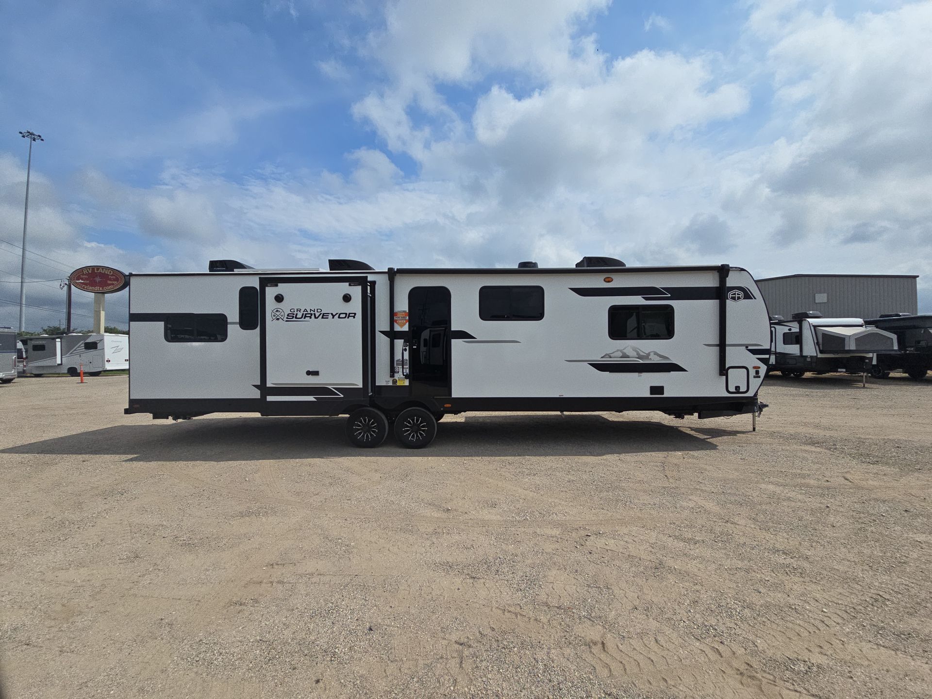 2025 Forest River Grand Surveyor 301RKBS - RV Land