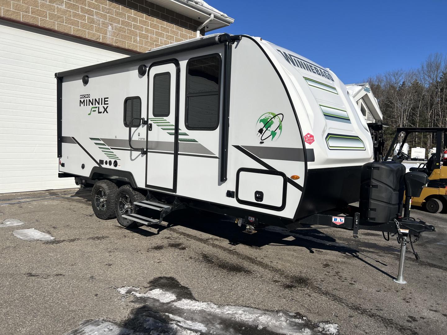 USED 2022 Winnebago Micro Minnie FLX 2108FBS - Seacoast RV