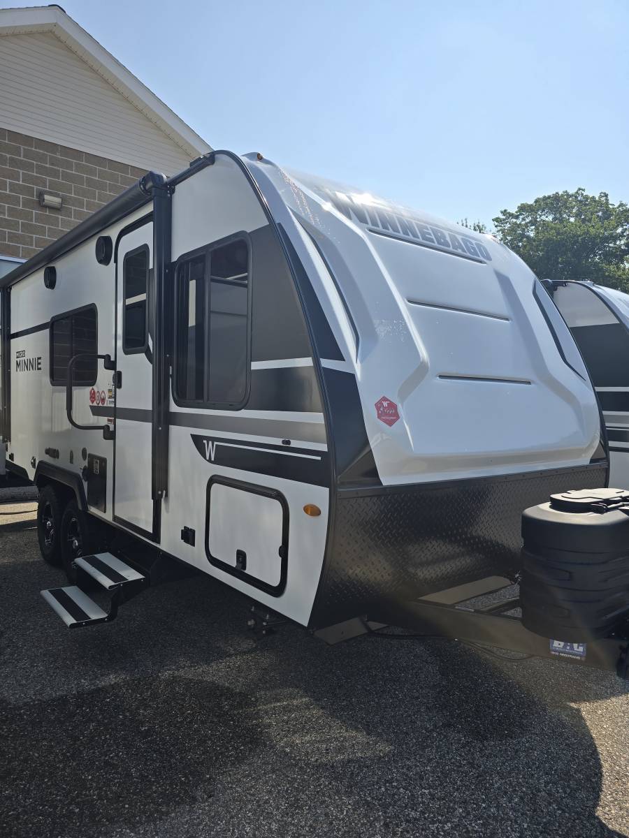 NEW 2025 Winnebago Micro Minnie 2100BH - Seacoast RV