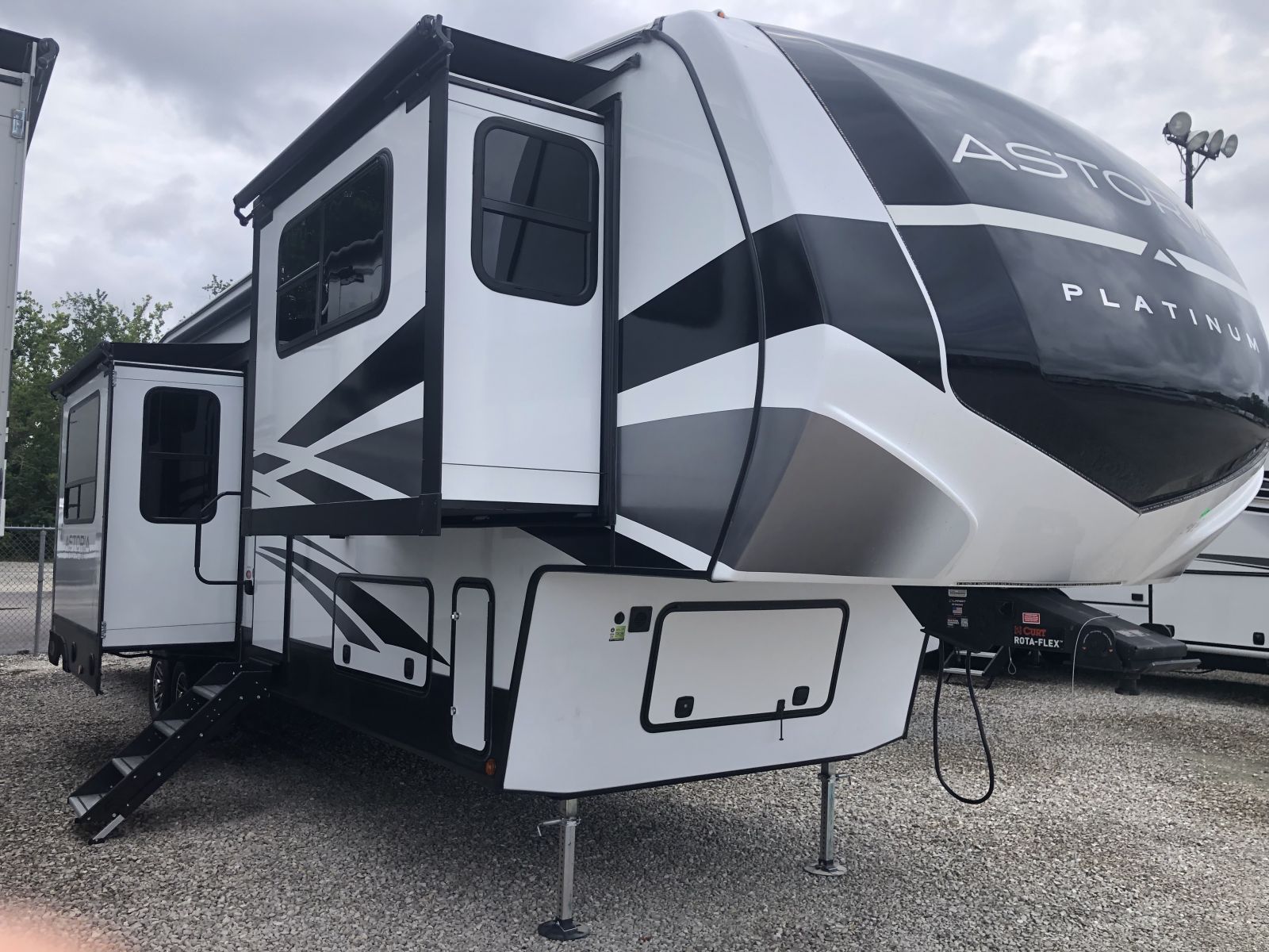 NEW 2026 DUTCHMEN ASTORIA 3803FLP - Setzers RV